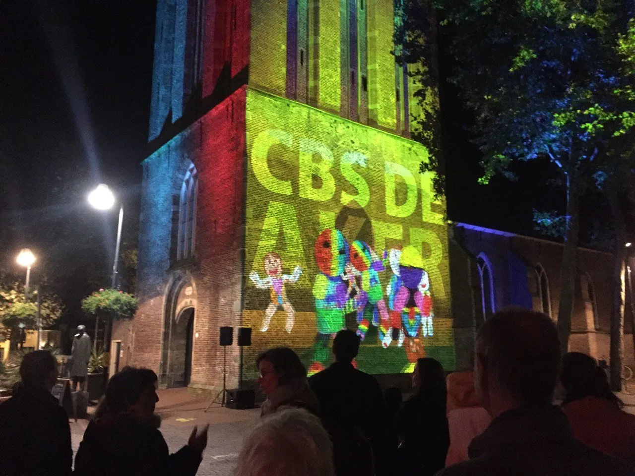 photo 5951696590962014975 y