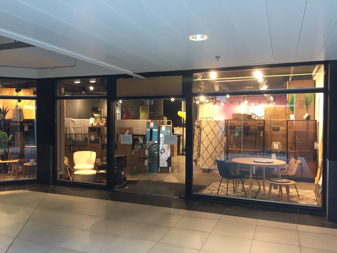 photo 6014996239877258007 y