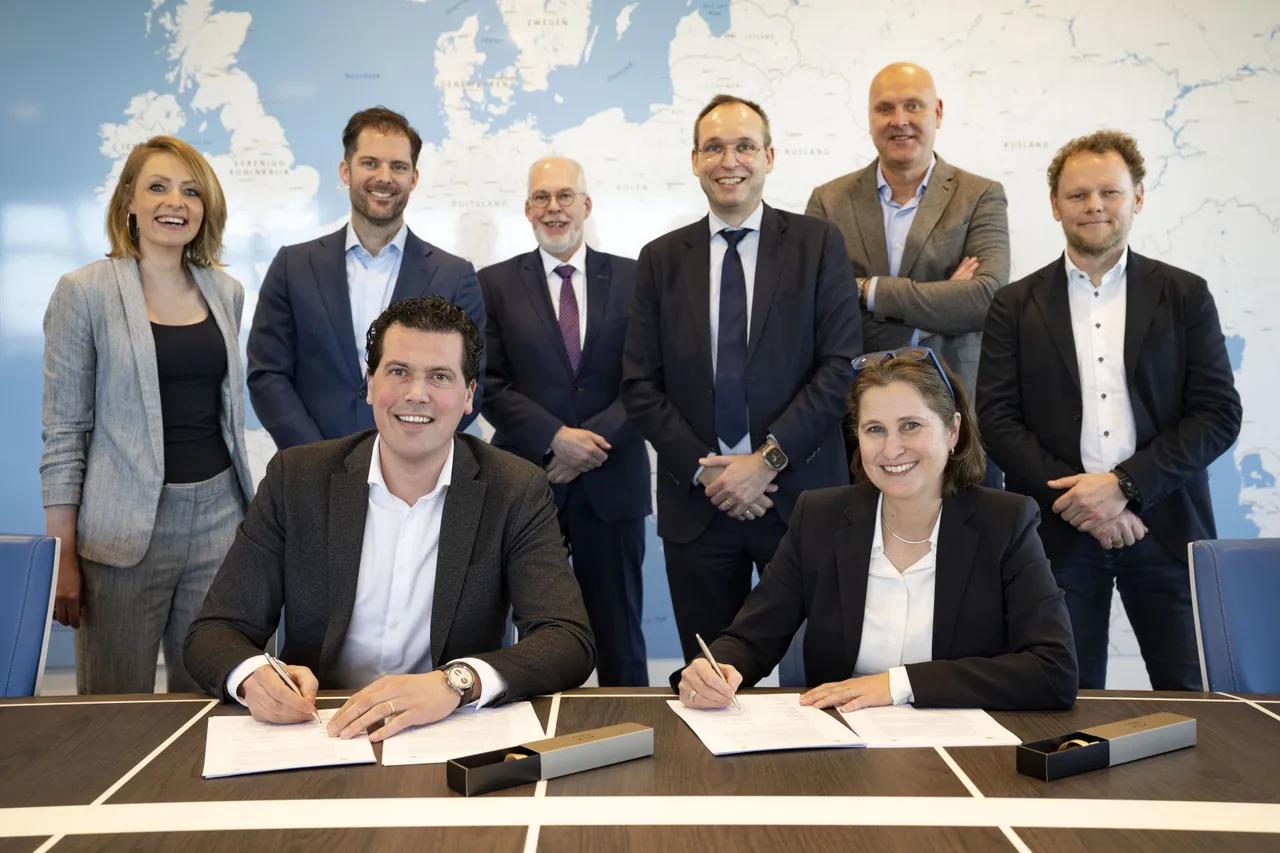 ondertekening port of moerdijk en lidl 001
