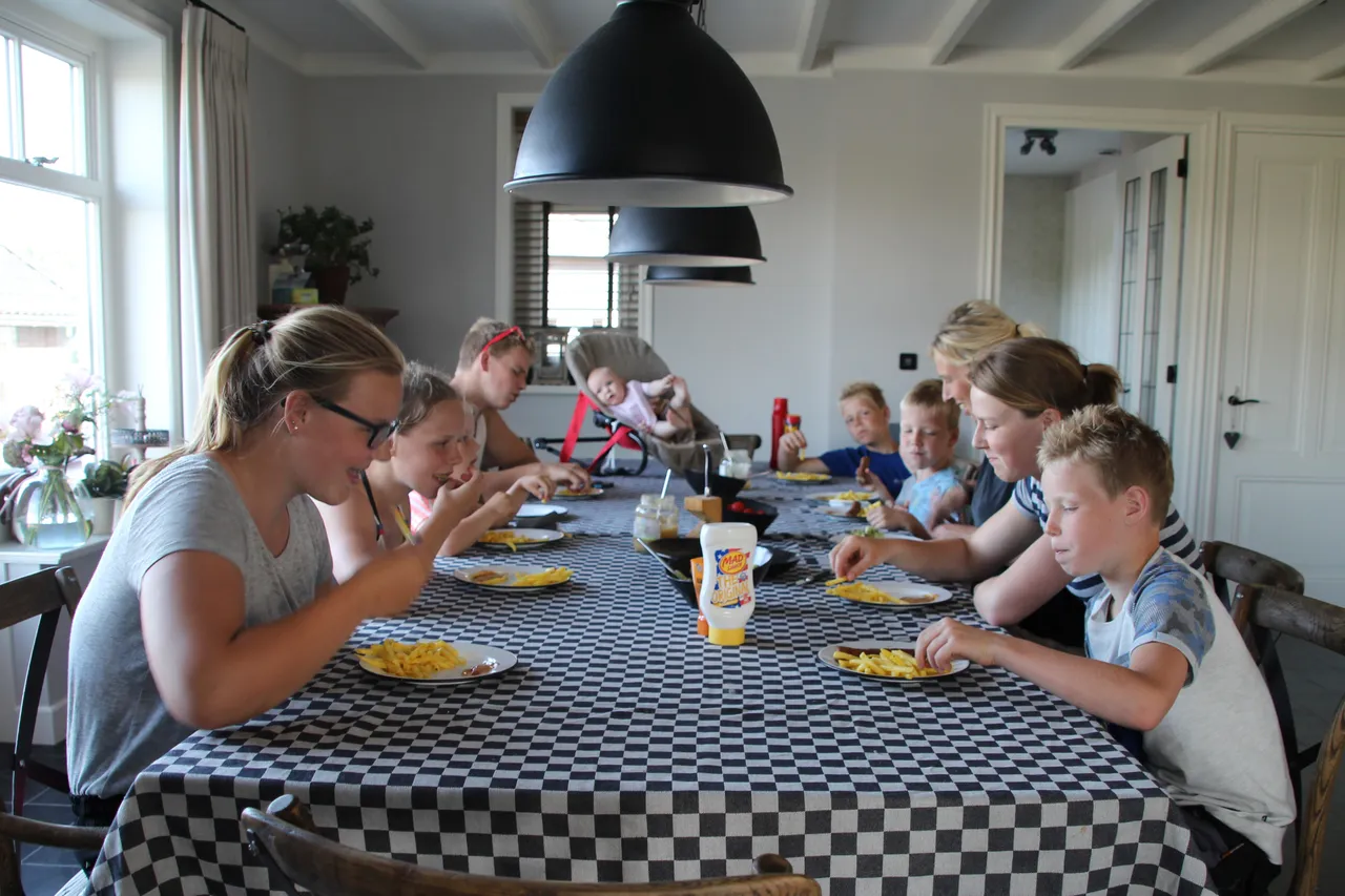 aan het ontbijt lydia