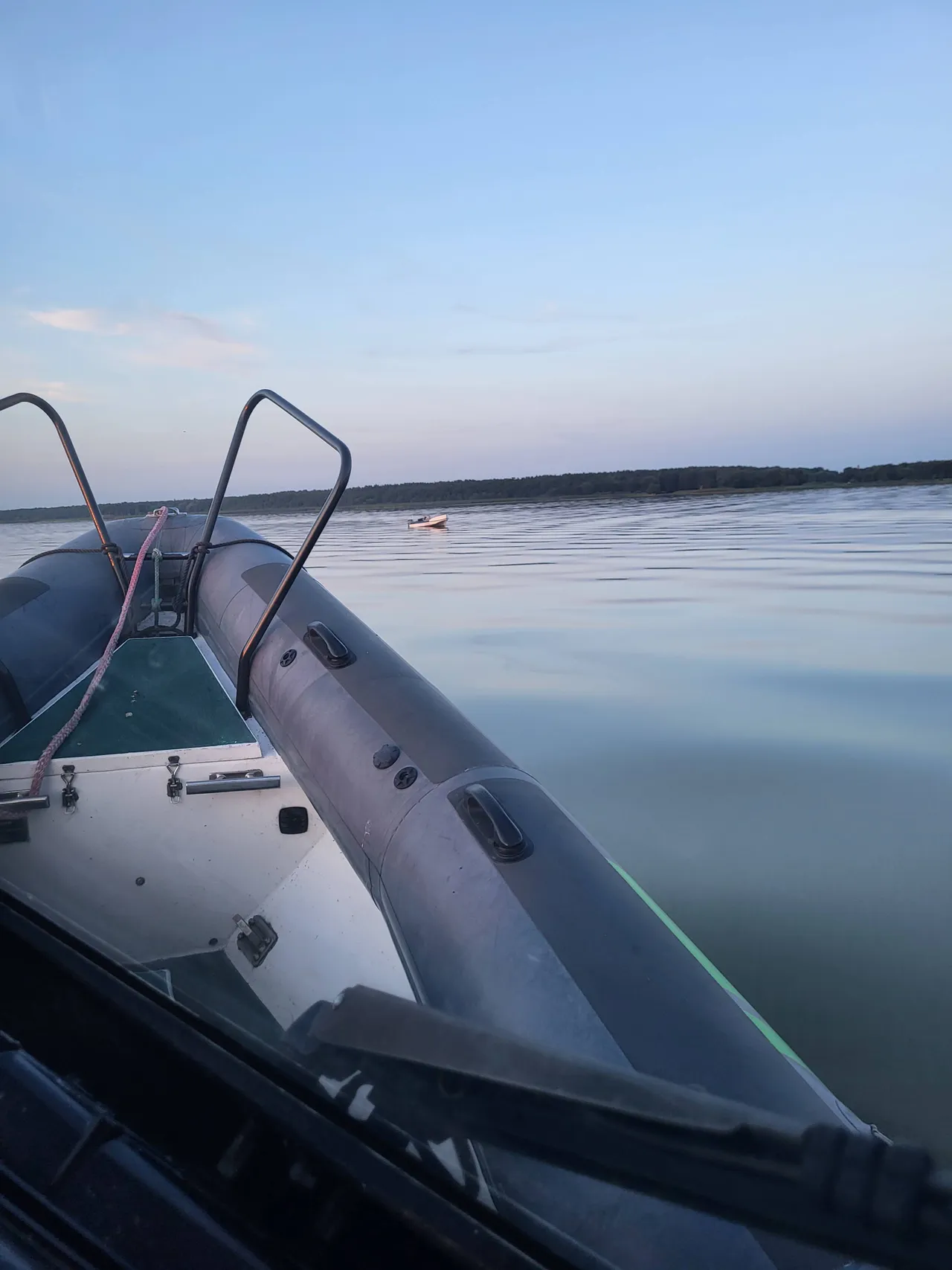 Kuršių mariose Žolinių išvakarėse pasieniečiai du kartus gelbėjo pramogautojus / VSAT nuotr.
