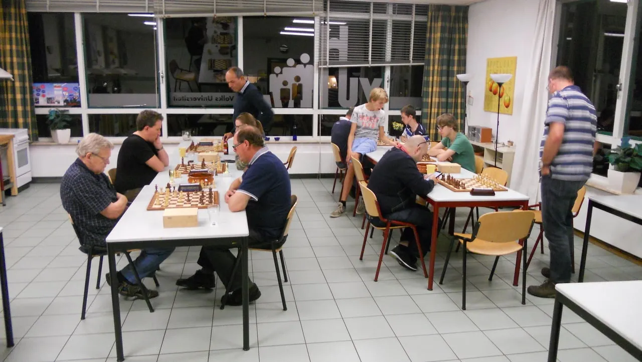 2016 09 04 schaken jong en oud strijden om de jaap de wijn trofee
