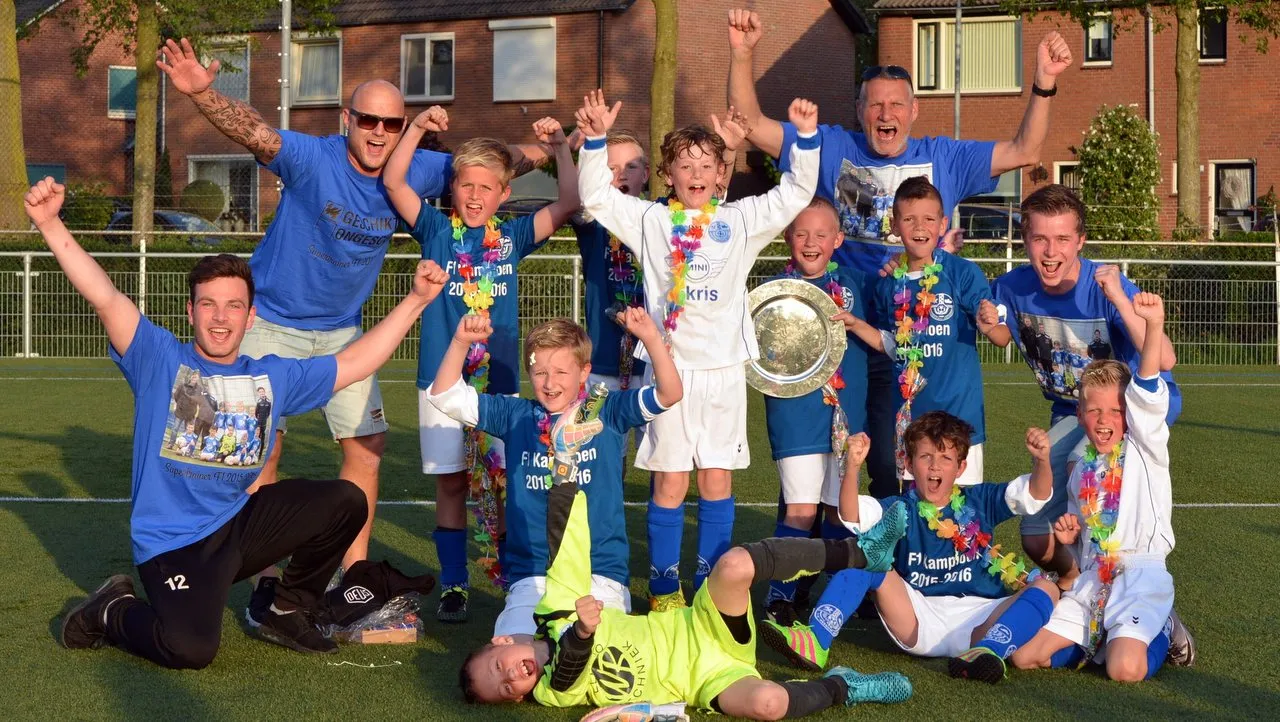 2016 05 17 veensche boys f1 vvop 11 5 team kampioen