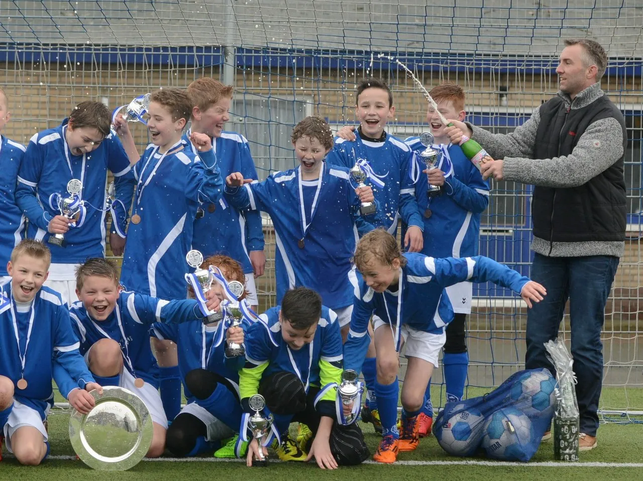 2015 03 31 veensche boys d1 terschuur 28 3 kampioen juichen3