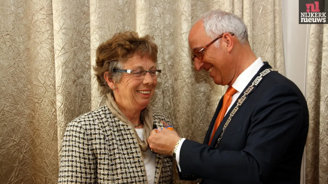 2015 04 24 koningsdag lintjesregen regen 006 guliker van steeg