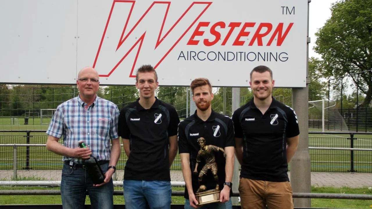 2015 05 09 sc hoevelaken ewoud van de brug speler van het jaar