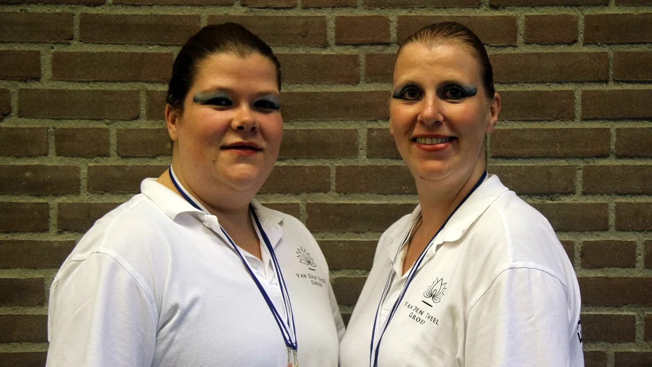 2016 0626 majorettes marjon en hendrika