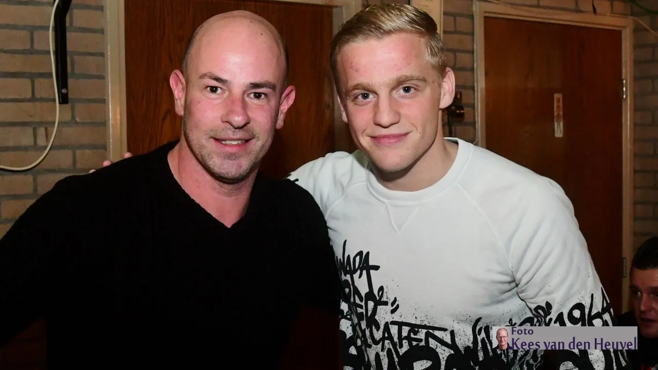 2018 02 15 veensche boys veiling shirt donny en sjaak swart 14 2 donny en fan