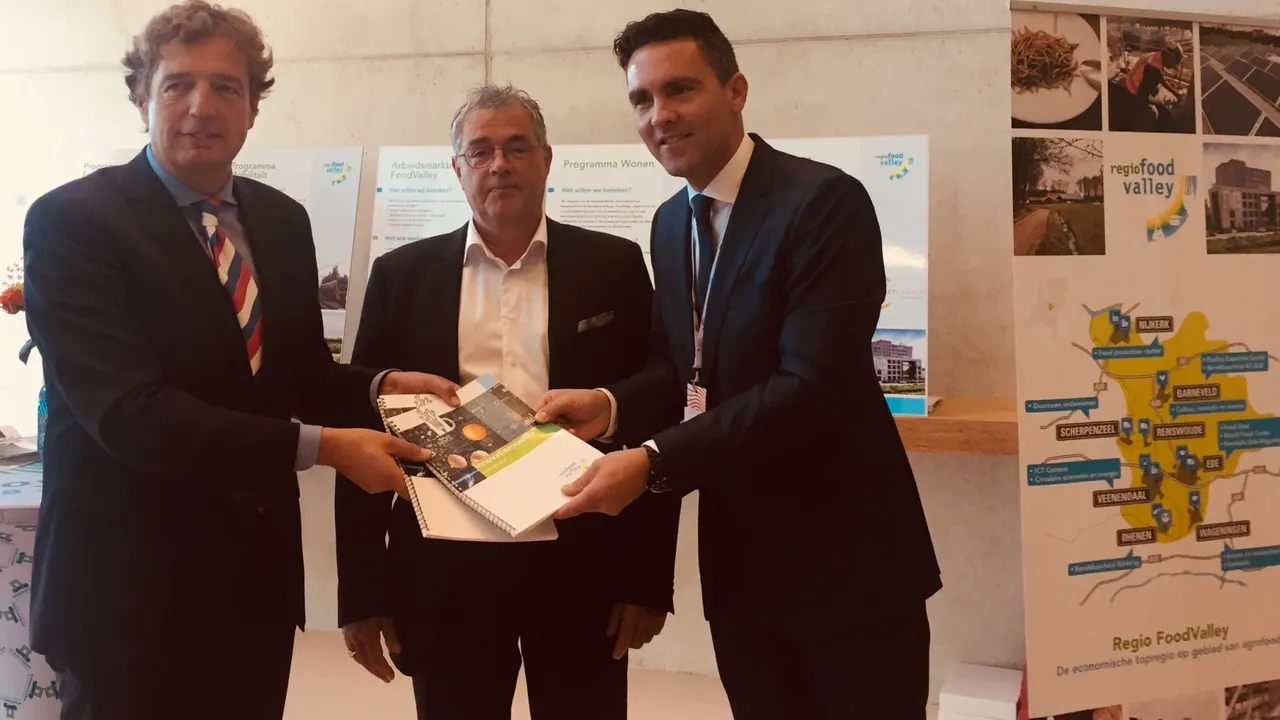 2018 09 27 overhandiging innovatiemonitor regio foodvalley1