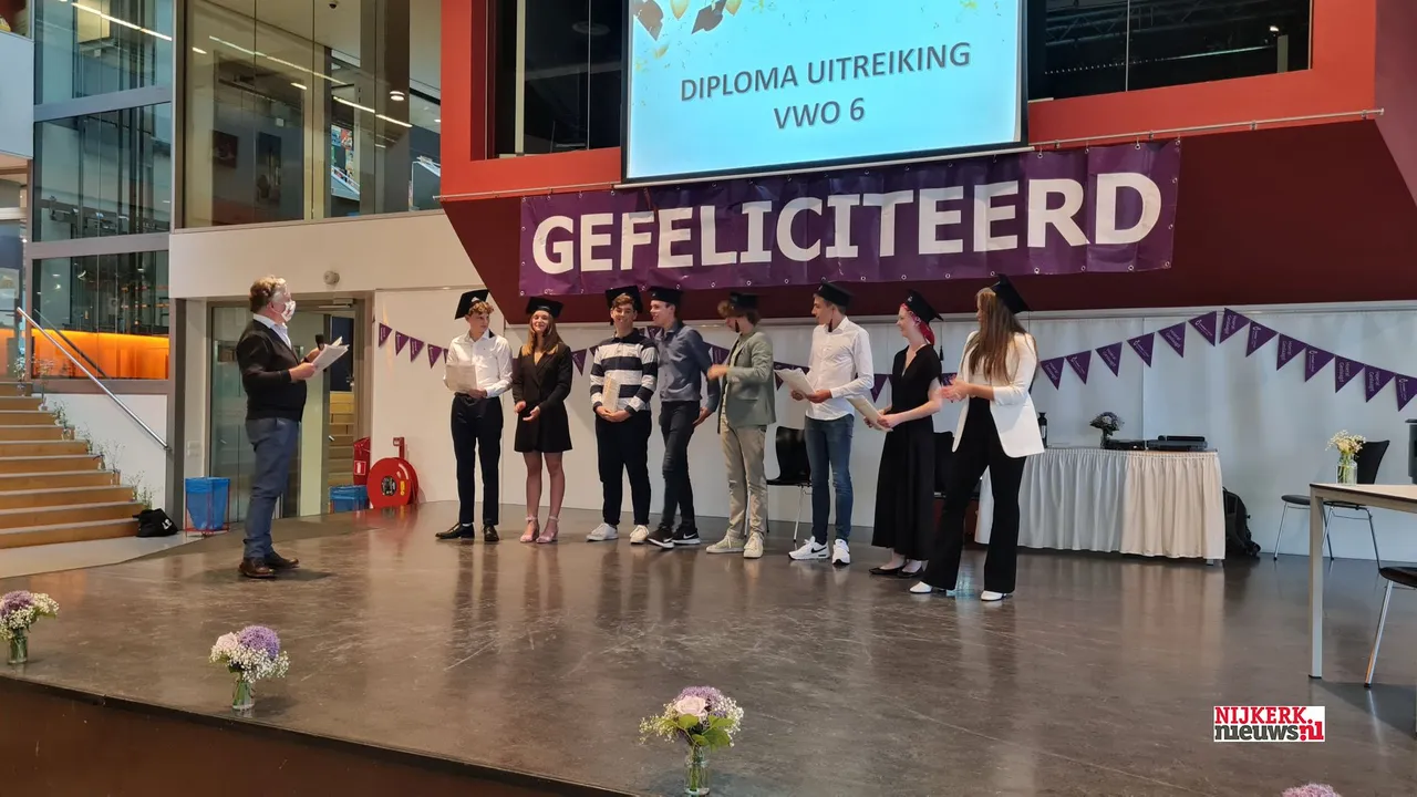 2021 07 05 diploma uitreiking geslaagd 004
