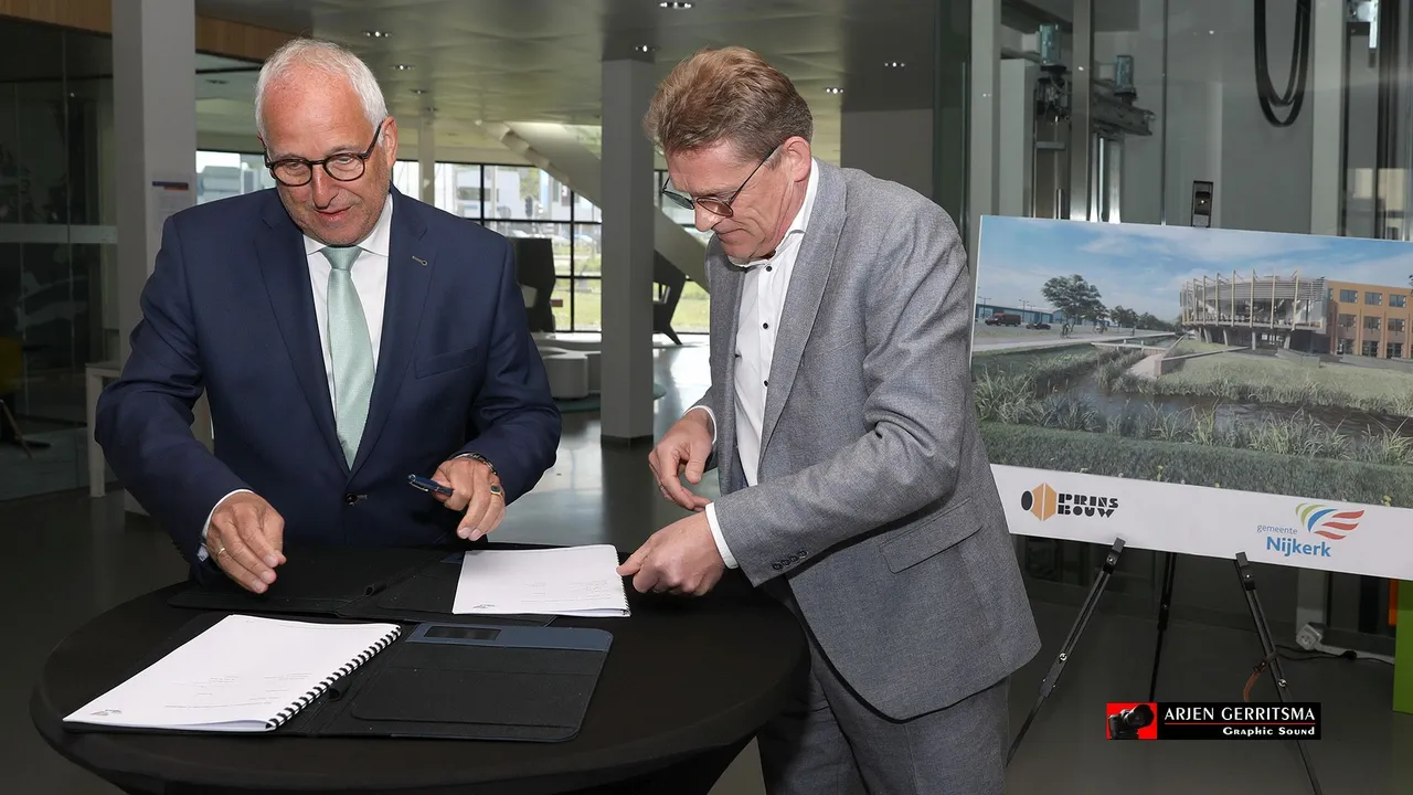 2022 04 28 ondertekening verbouwing gemeentehuis 05