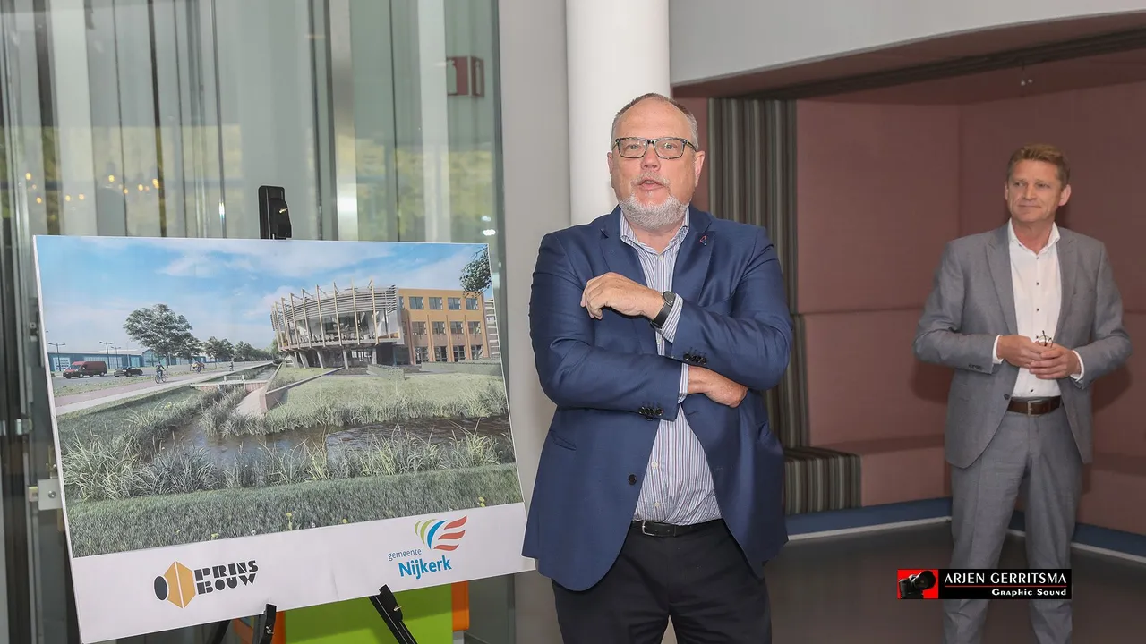 2022 04 28 ondertekening verbouwing gemeentehuis 08