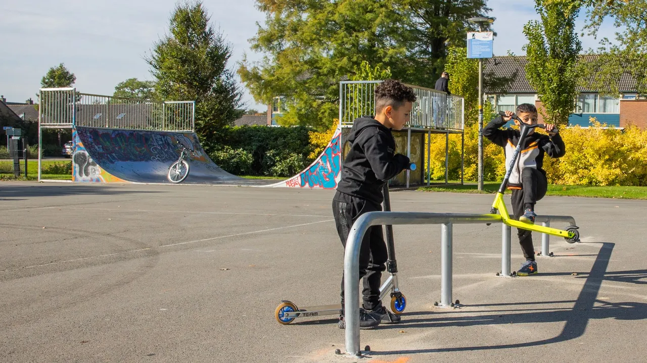 2022 10 14 jongeren spelen skatebaan paasbos 1 gemeente nijkerk 1