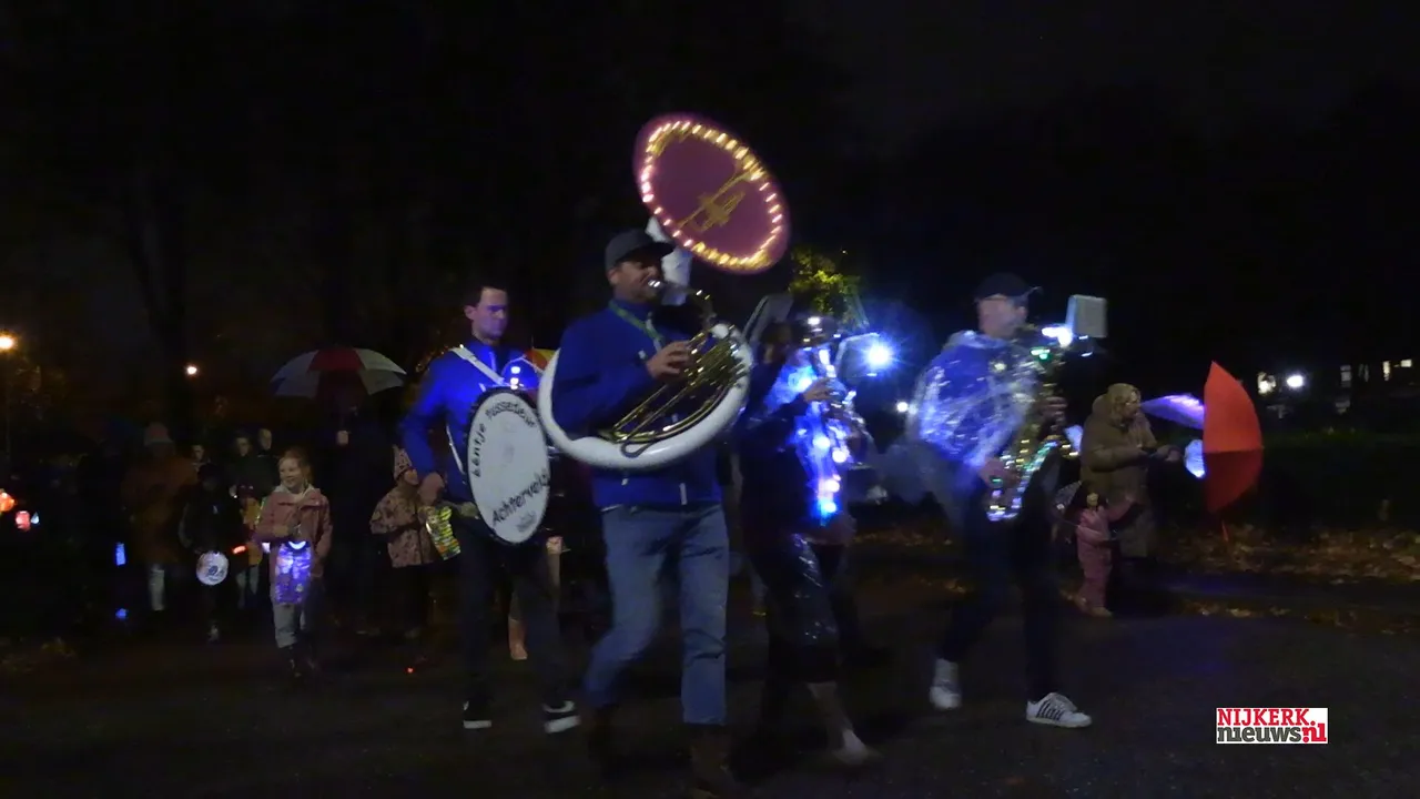 2023 11 04 lampionnenoptoch hoevelaken 02