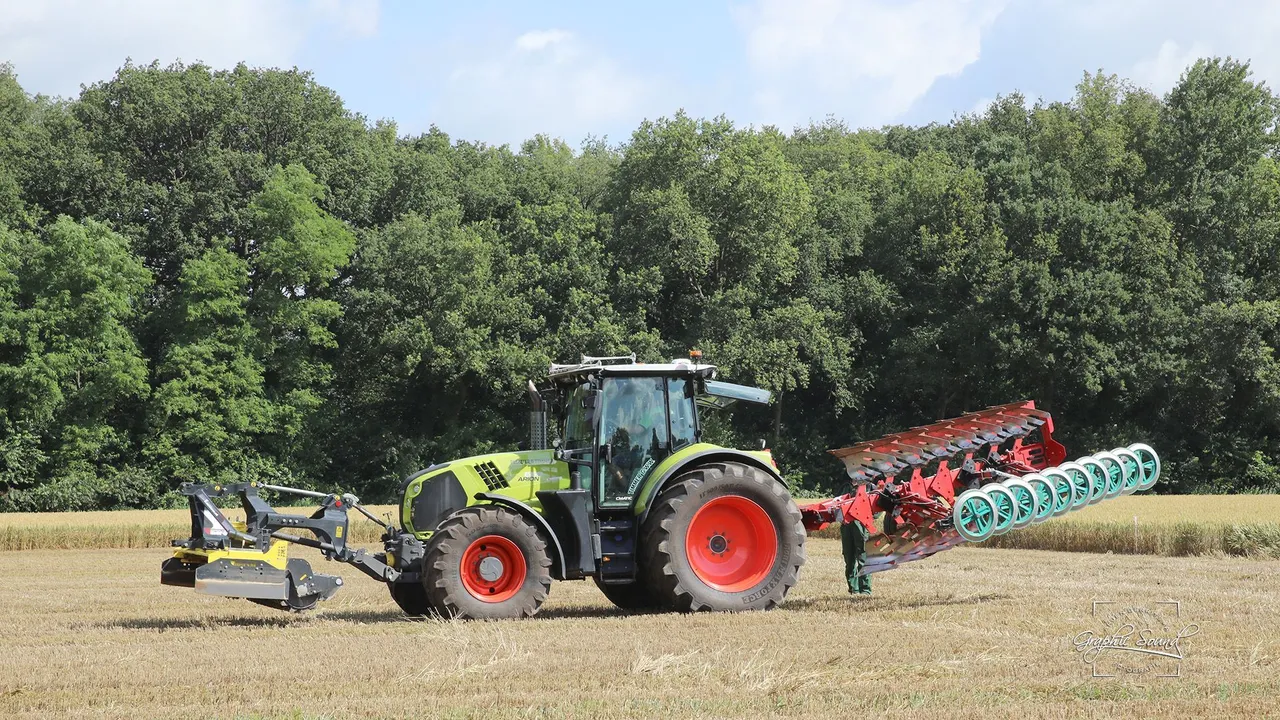  Zo introduceerde Koeckhoven.net een kunststof wiel als vorendrukker aan de Eco-JK-ploeg. Koeckhoven.net was aanvankelijk importeur van de Ovlac-ecoploegen en is inmiddels fabrikant van de doorontwikkelde versie van de Ovlac, de Eco-JK-ploeg. (bron: Trekker.nl)
