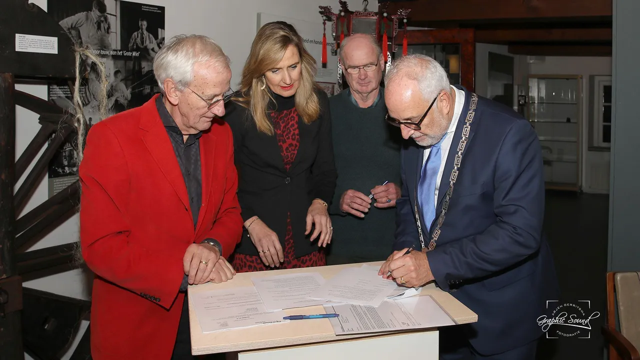 Het museum krijgt ze in bruikleen en daar moest een overeenkomst voor getekend worden