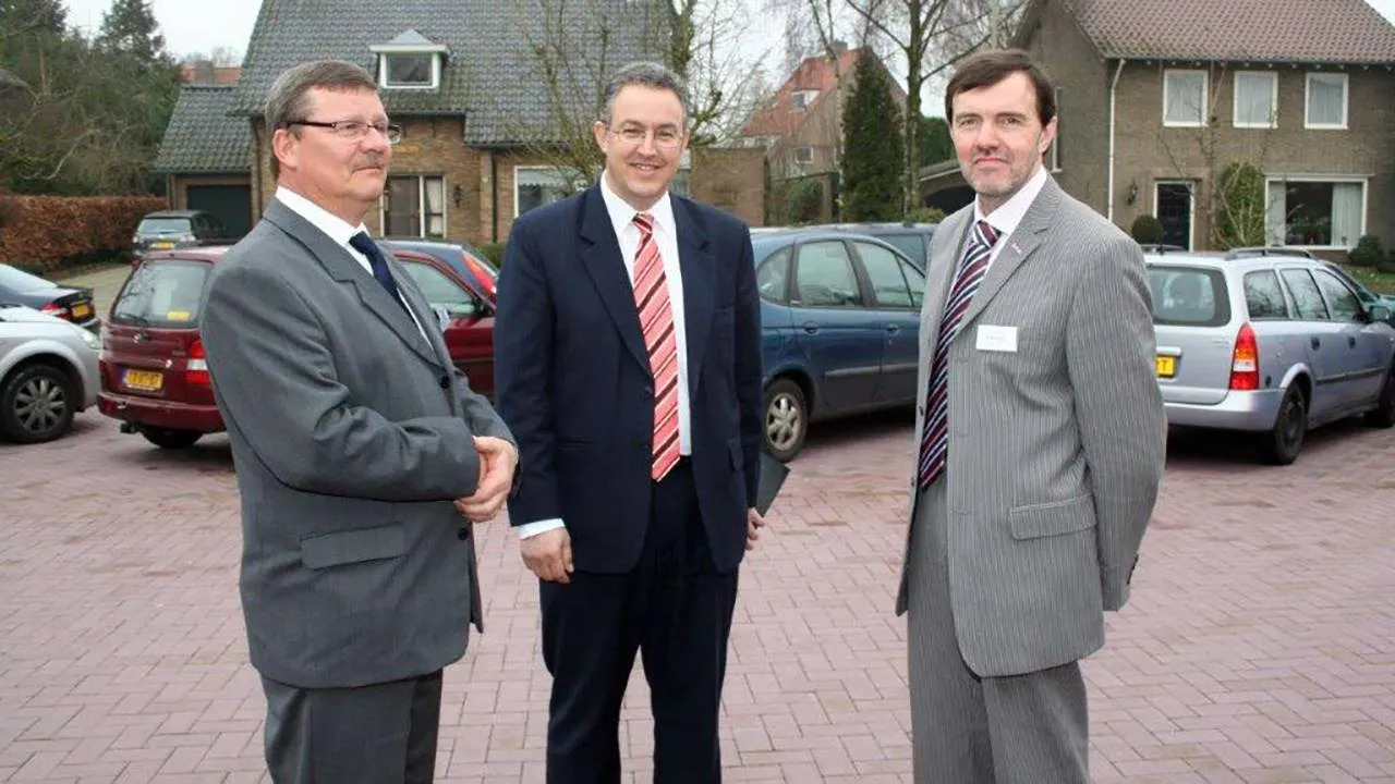 2008 voor de Schakel:&nbsp;Ahmed Aboutaleb in het midden