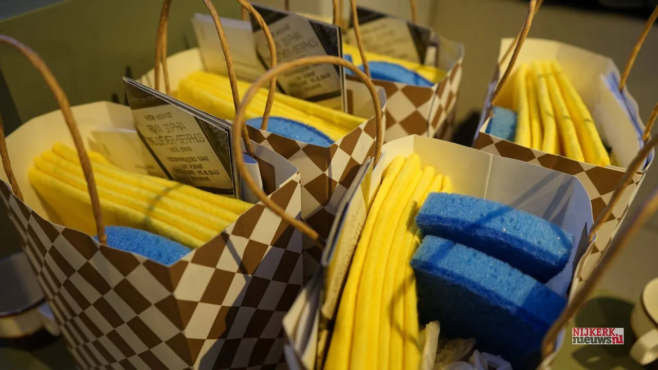 Daarna gingen ze met koperpoets en doekjes op stap