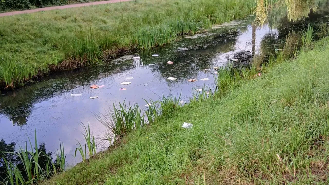 2025-07-26 vernieling ruilboekkast 3