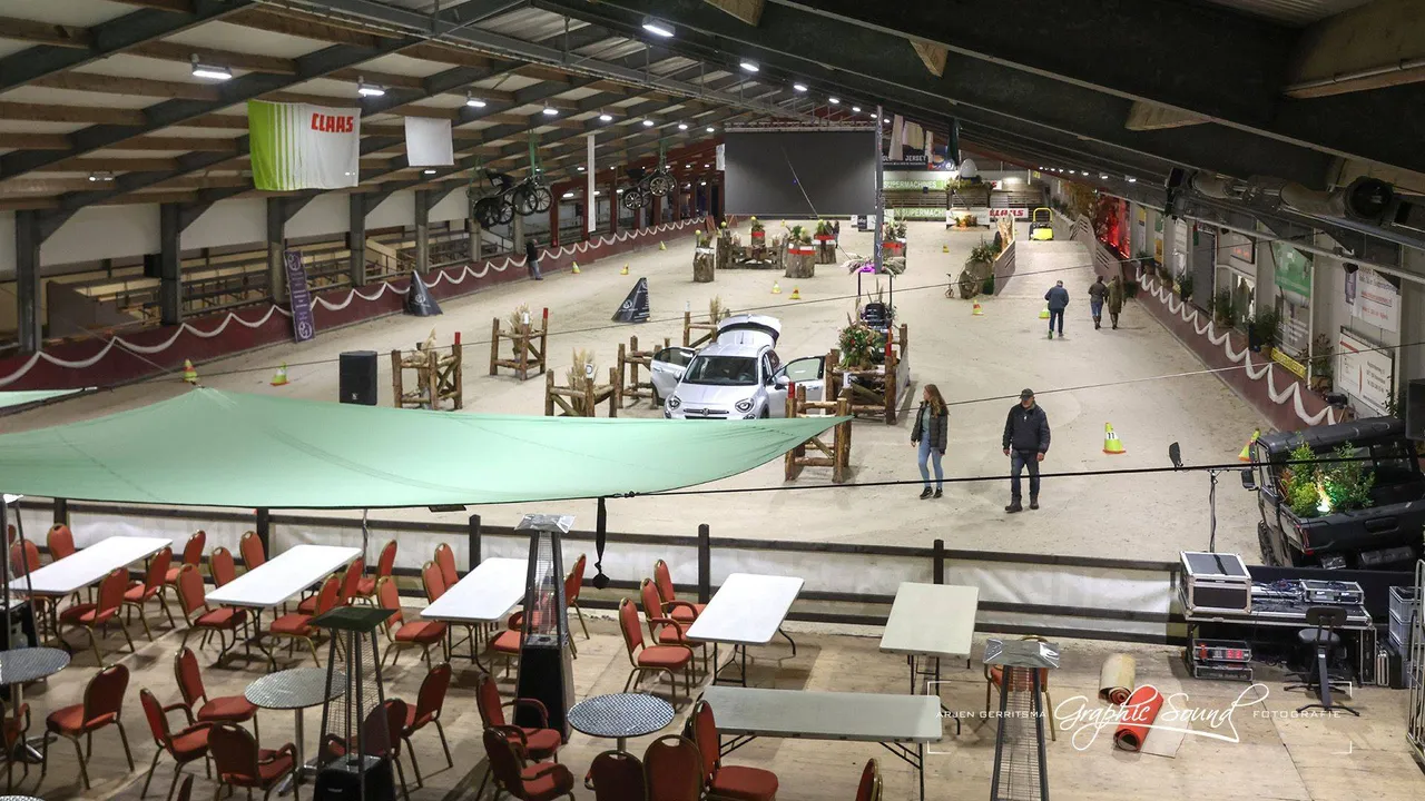 2025-11-05 menindoor 07