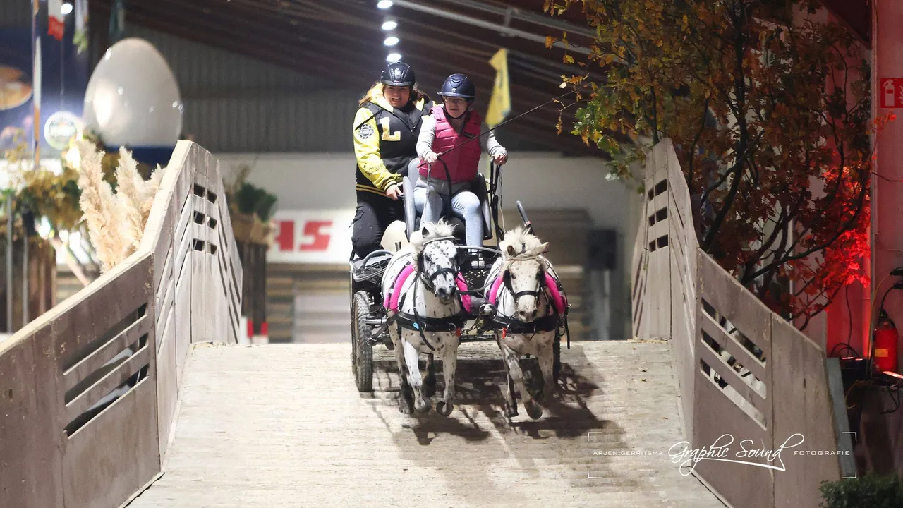 2025-11-07 menindoorr 25