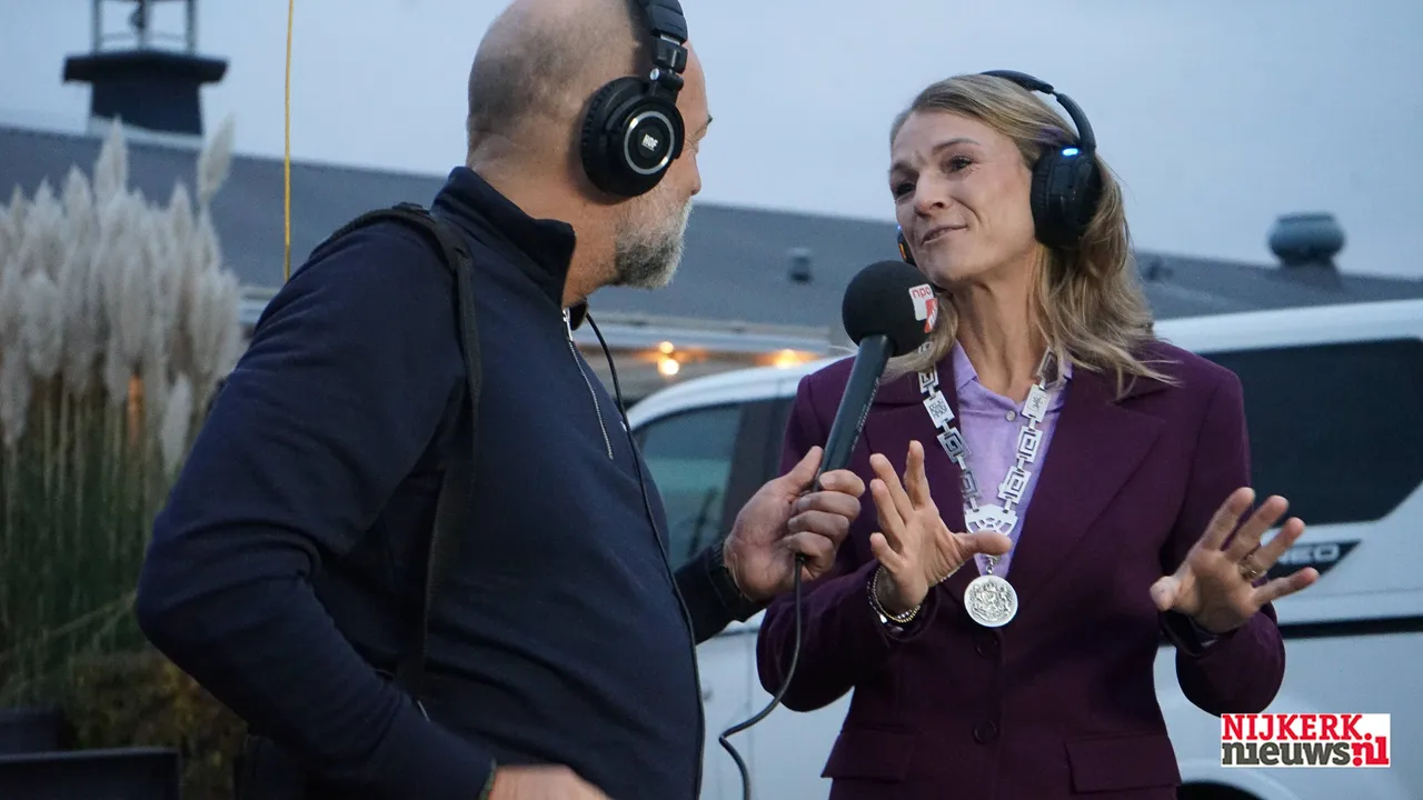 2025-12-03 stembus top2000 vuurtoren-10