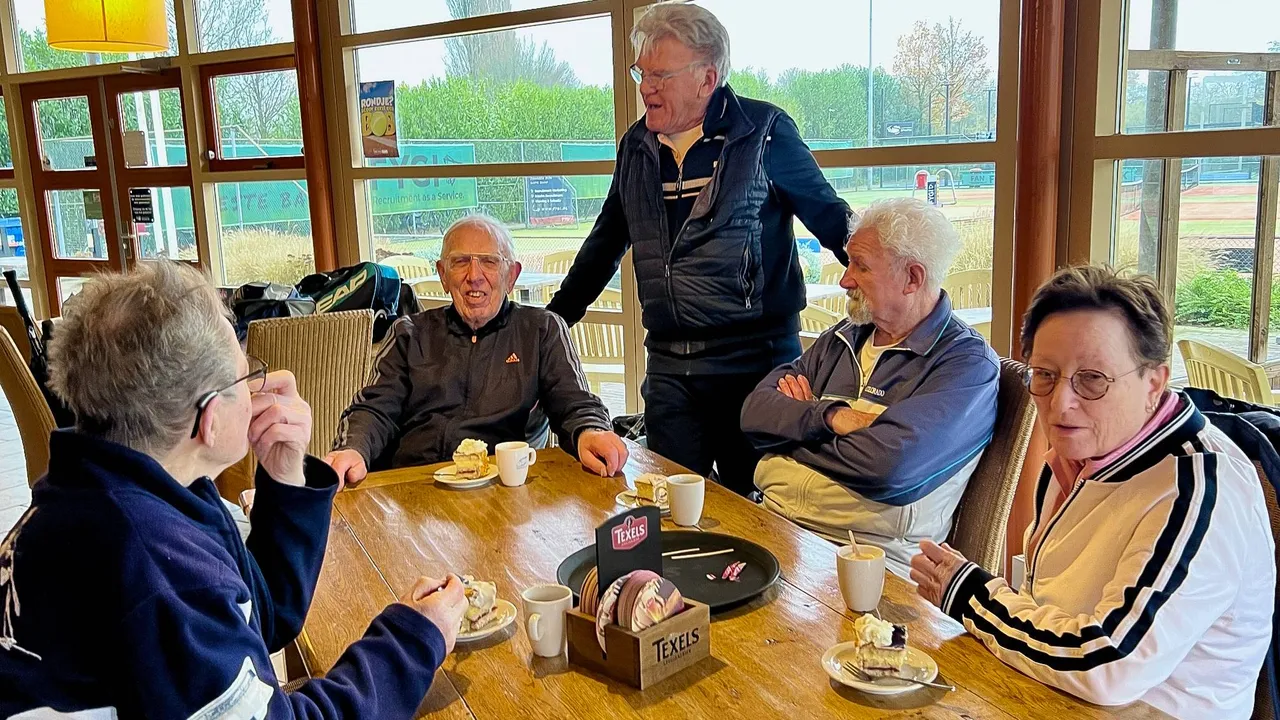 2025-12-05 Gerard Houweling 90 jaar CGerritvandeVeen-2