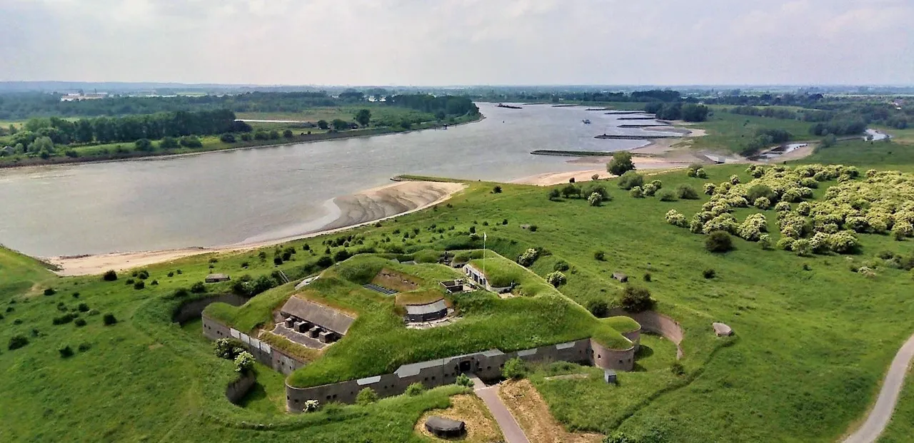 fort pannerden luchtfotojpeg 1