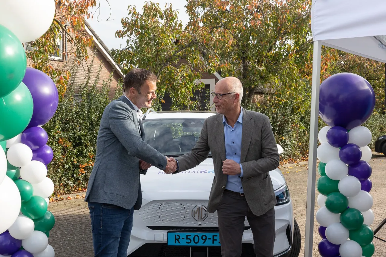 pf2 janvangalen 29102022 onthulling hand 20