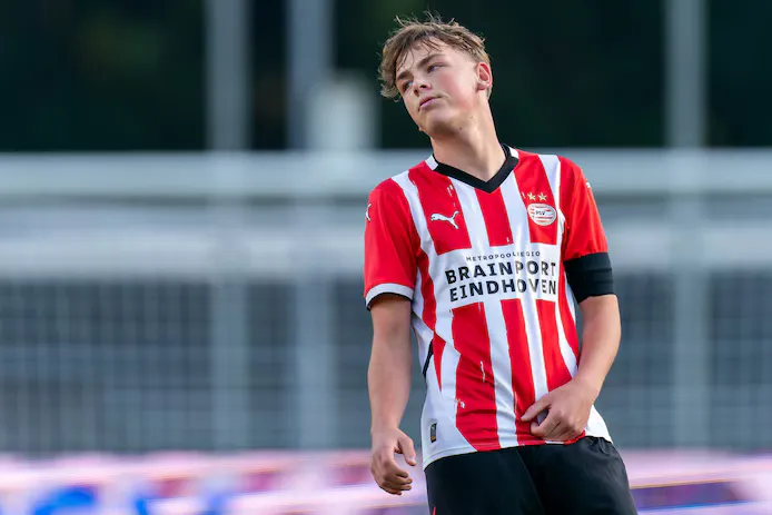 robin van duiven scoort erop los in de jeugdopleiding van psv