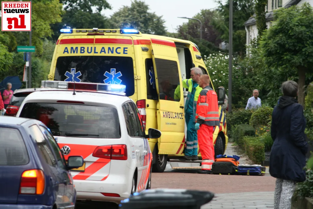 2015 09 03 man valt van dak in rheden 014