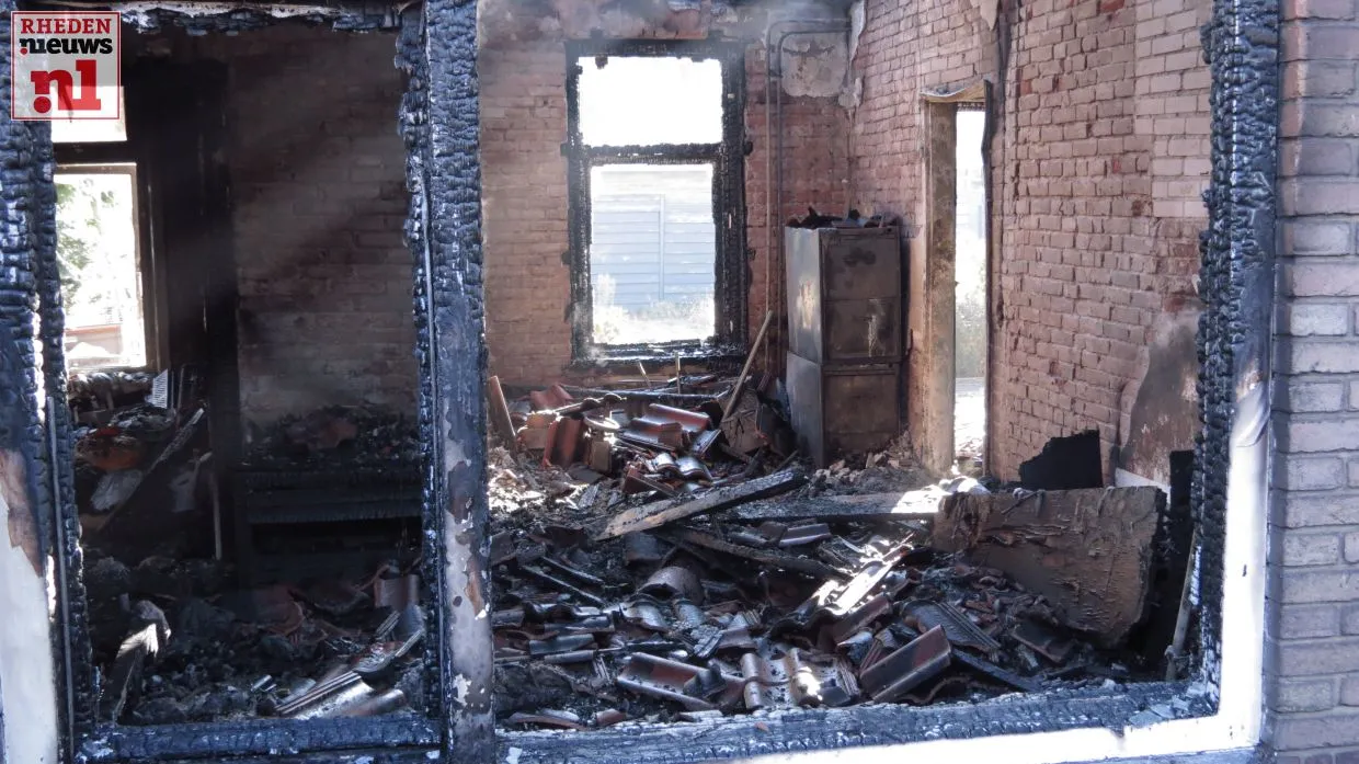 2015 10 03 woningbrand beltjeshofstraat velp 004