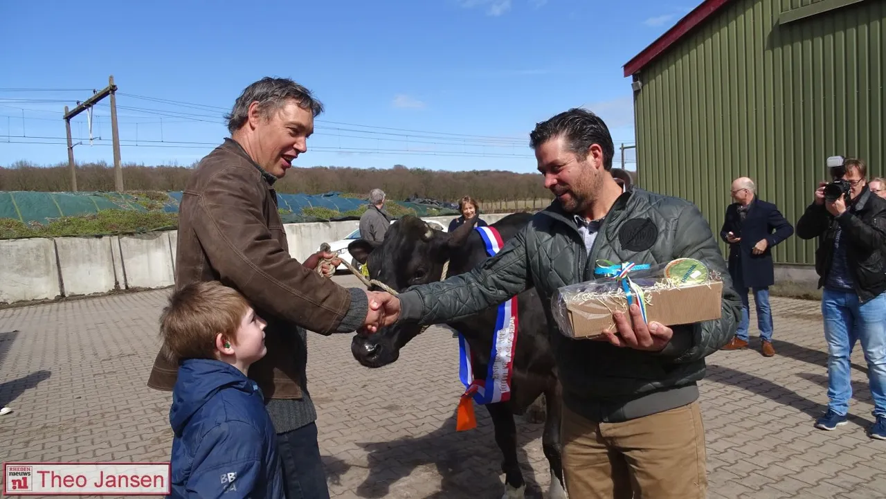 2018 04 03 huldiging koe maatschap nieuwenhuis velp 18