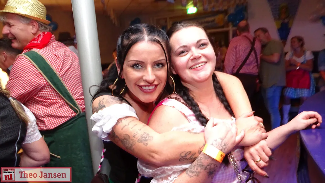 erste oktoberfest carnavalsvereniging de deurdauwers goed bezocht 01 10 2022 18