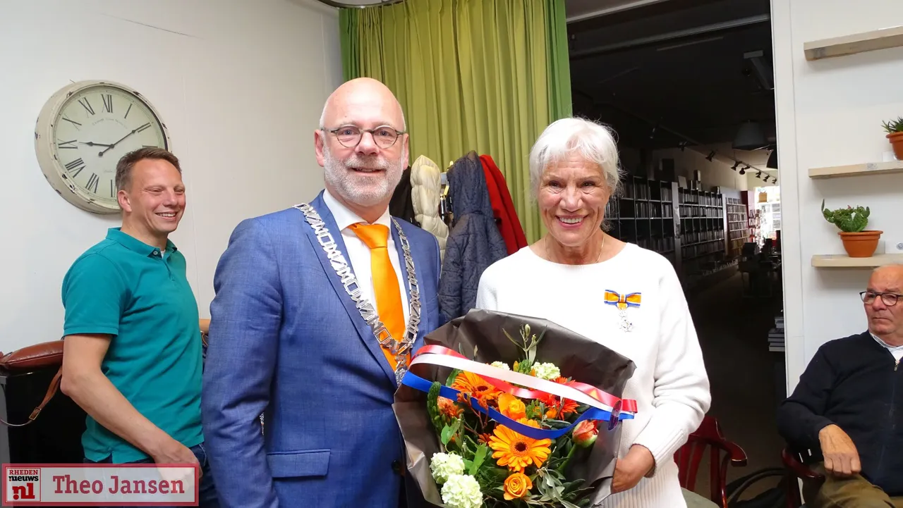 mevrouw me marlies van amerongen boomars lid in de orde van oranje nassau 1