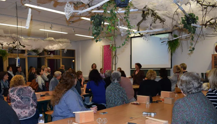 uitleg paasworkshop bloem voor ethiopie