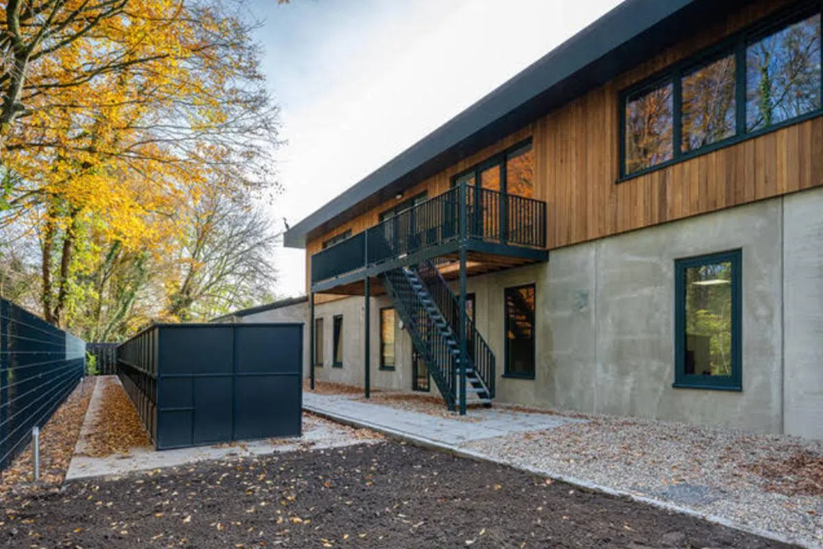 Achteraanzicht Dierentehuis Arnhem e.o.