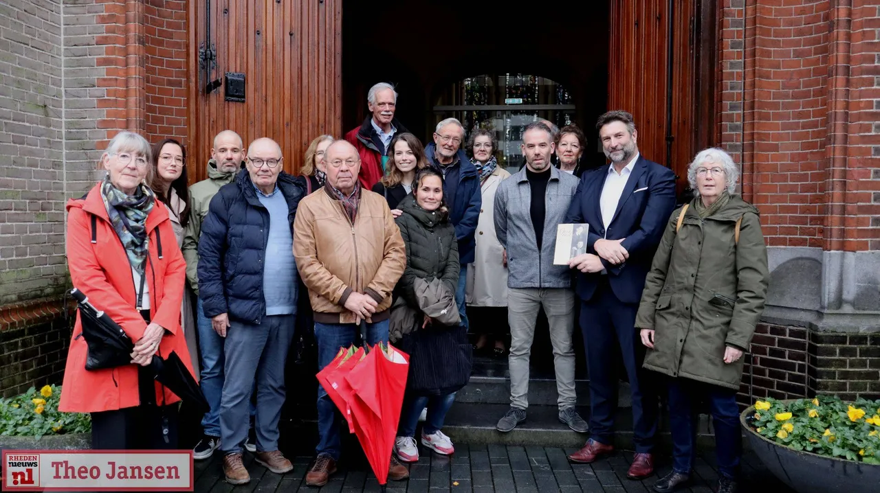 Teruggevonden Velps oorlogsdagboek 'Geen post' gepresenteerd bij kerk in Emmastraat 14-11-2025 (3)
