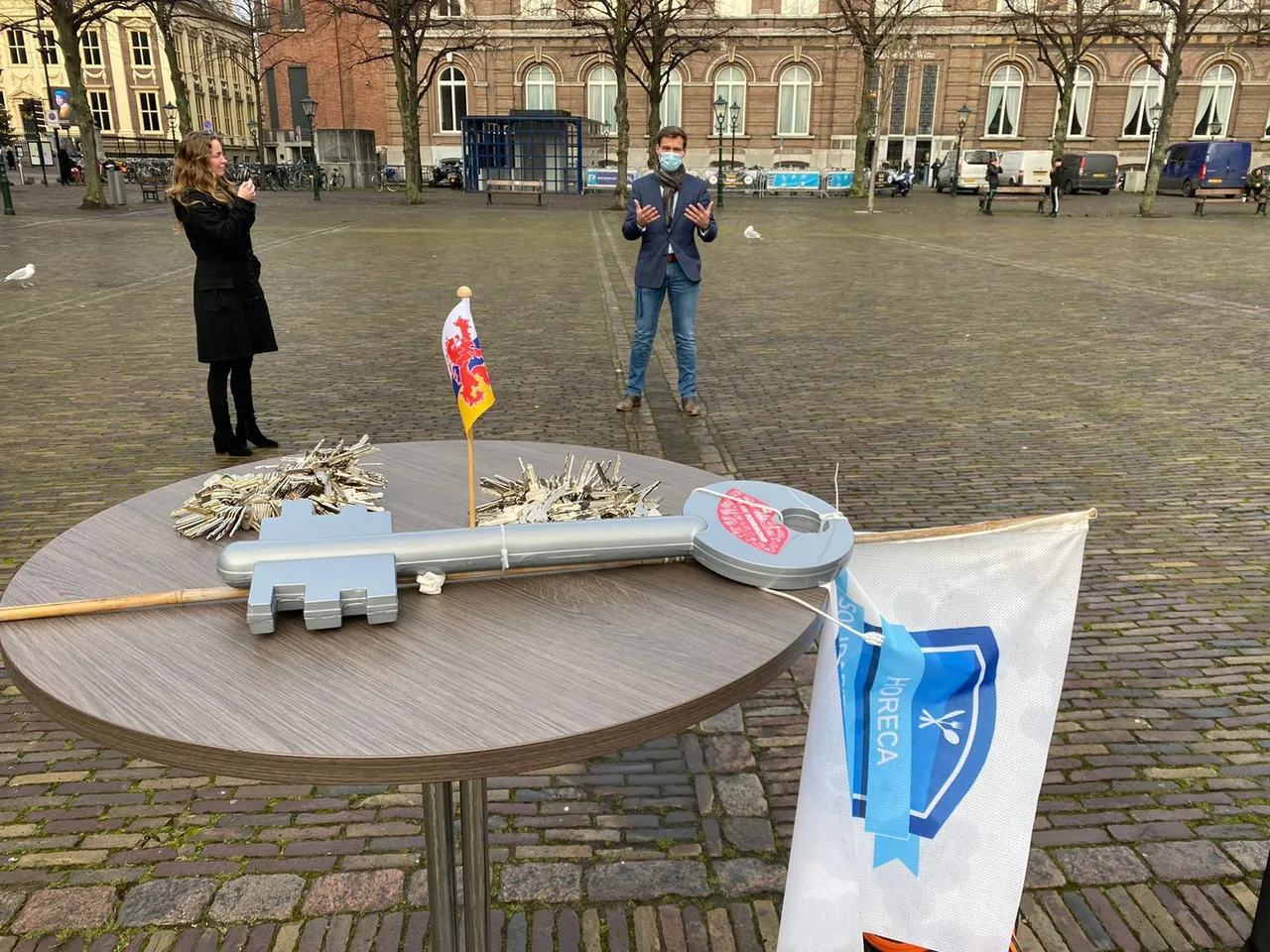 20201216 foto 6 2e kamerlid martijn van helvert ontvangst limburgse horeca solidariteitslopers in den haag