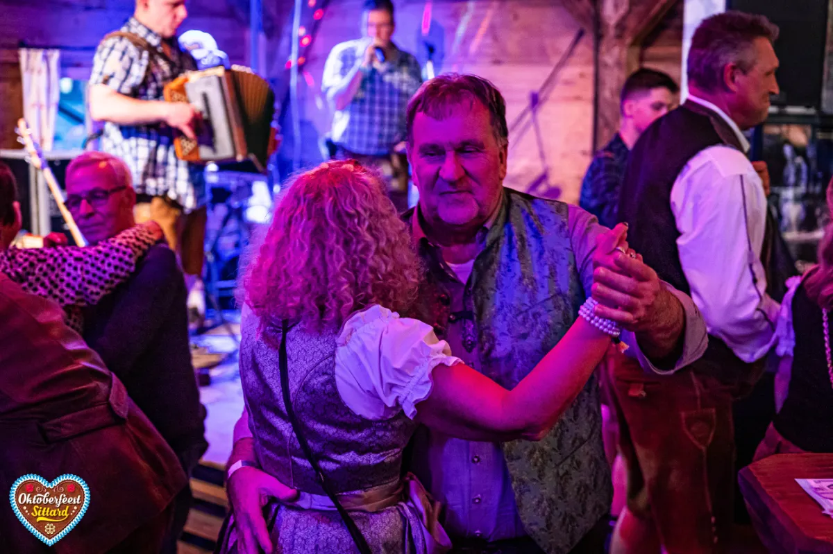 2022 10 24 oktoberfeest maandag livefeed logo 031