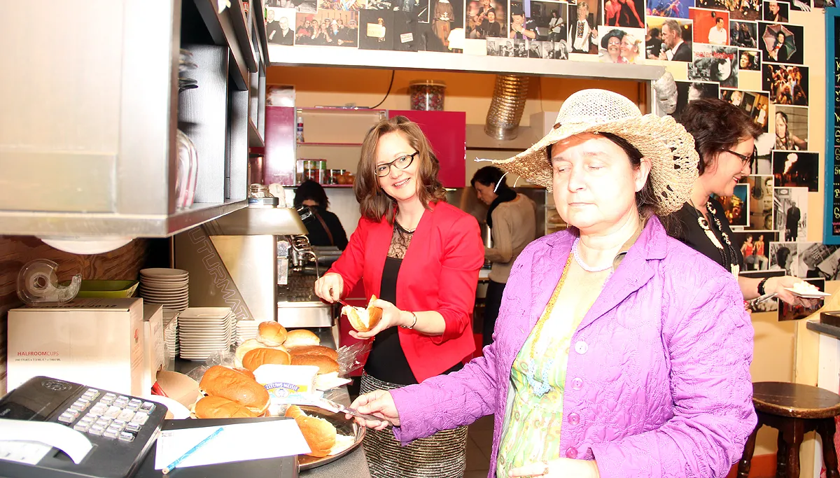 astrid verblakt smeert broodjes op nl doet 2015