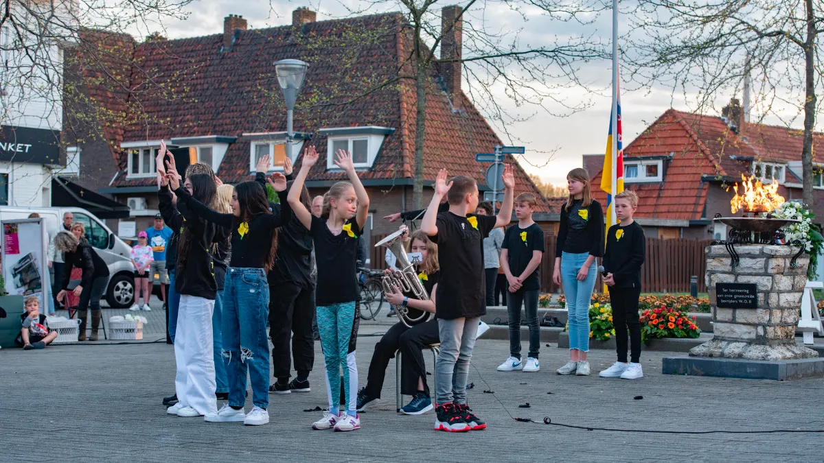 dodenherdenking 2023 lindeheuvel 3 kindermonument