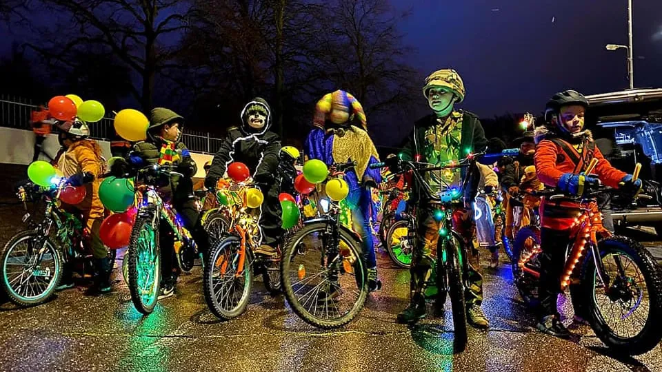 gelaen mit aafsjtandj oppe fits