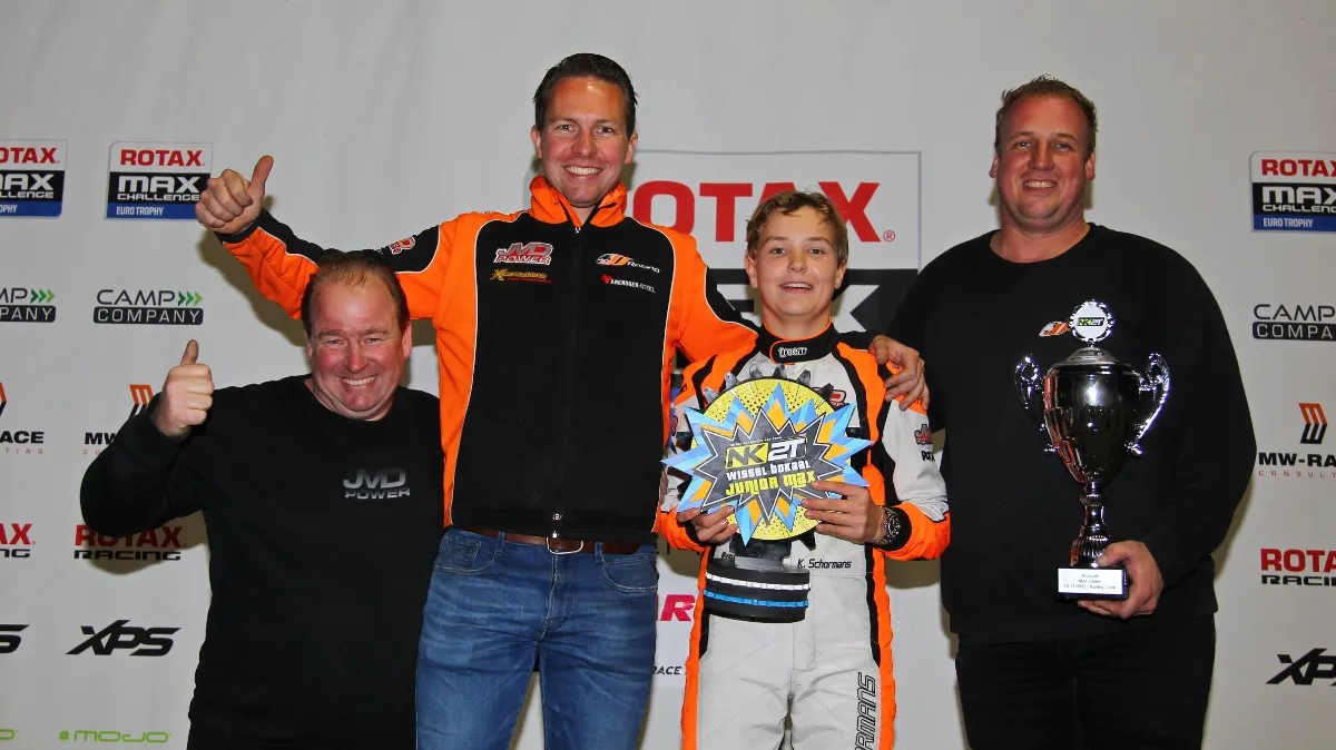 kasper schormans 2e van rechts en zijn crew blij met tiel ge3g1883