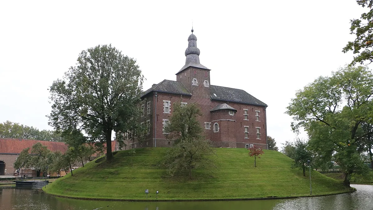 kasteel limbricht op de motte
