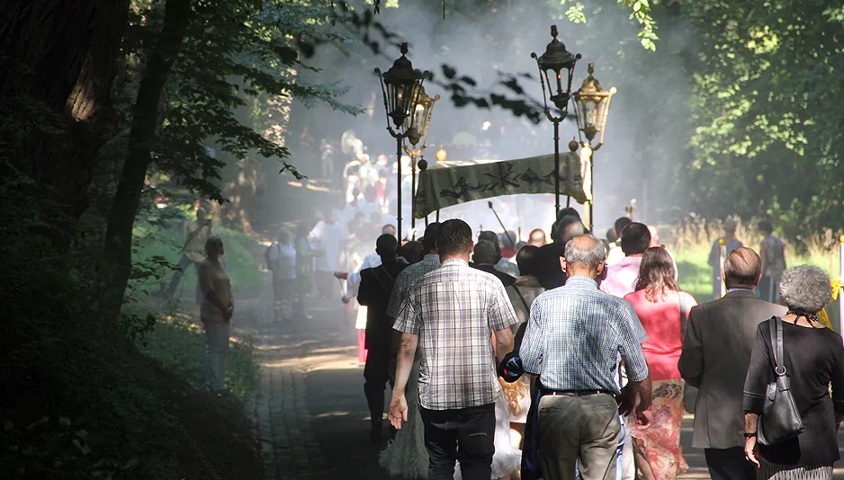 sfeerfoto processie uit 2015