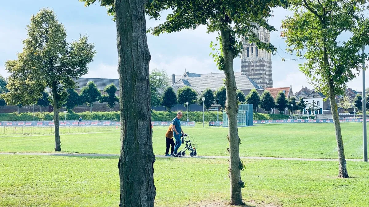 wandelen op de schootsvelden bij hof van serviam