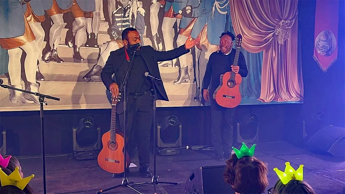 Kapelaan José Guerrero trad op tijdens de Vrouwluujzitting van de Flanelle Lepkes.