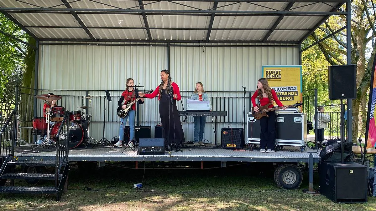 Indruk makend jong talent op het Kunstbendepodium.