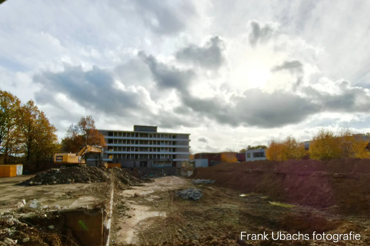 De afbraak van stukje oud Barbara ziekenhuis en Odilia 003